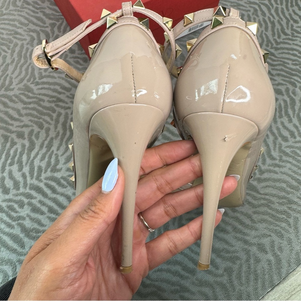 VALENTINO D’Orsay Rockstud Open Toe Tan Heels Size 39.5 - Picture 6 of 13